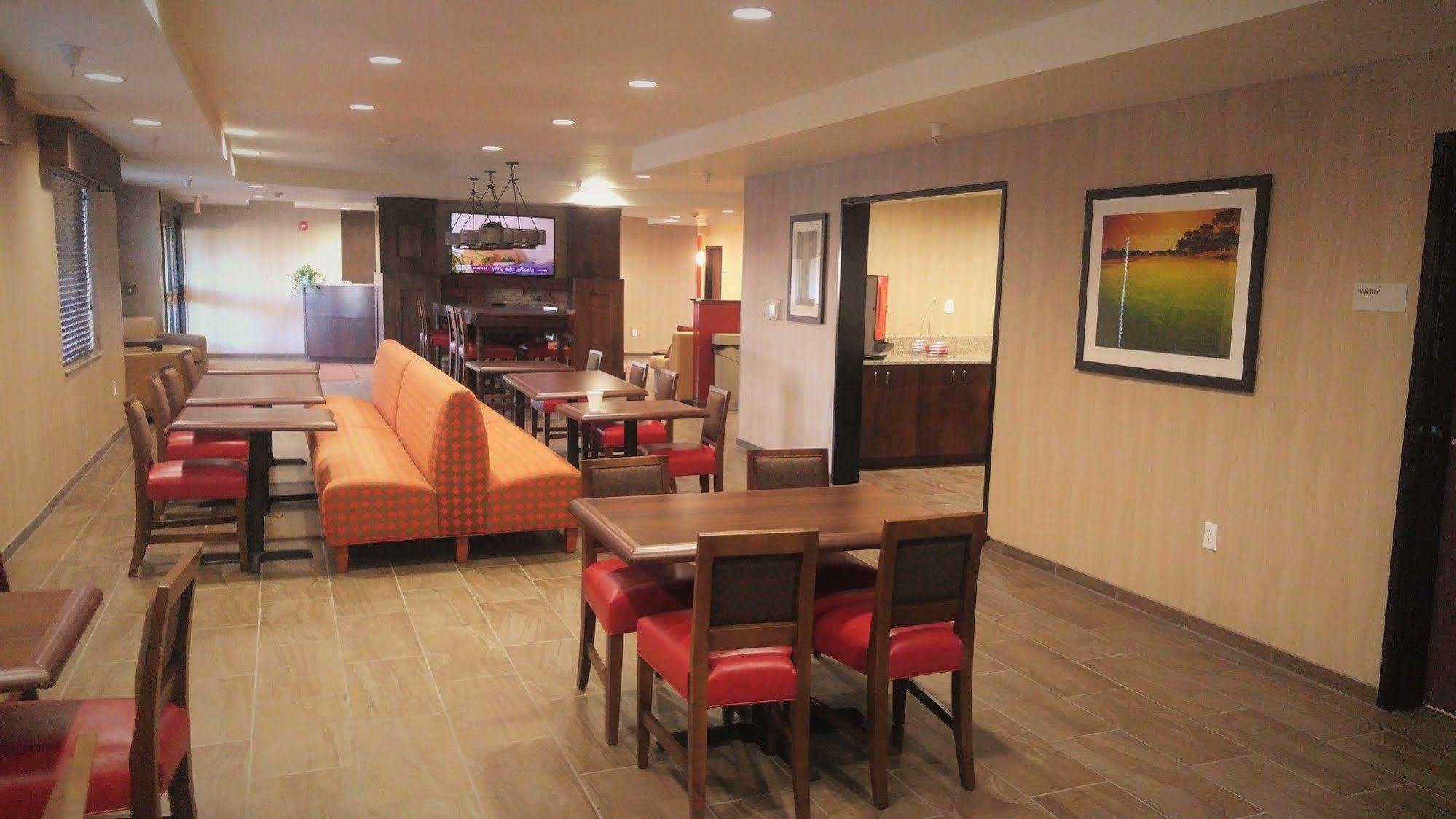 Inn At Hunters Run Watford City Eksteriør billede