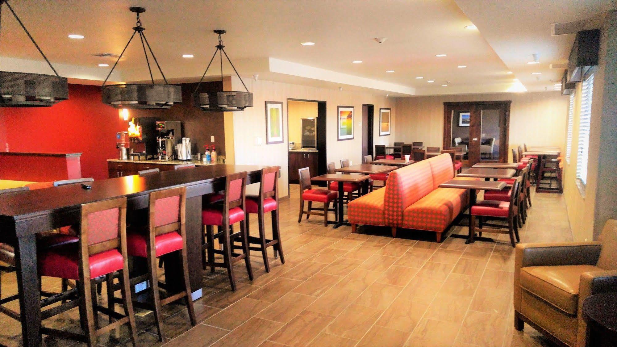 Inn At Hunters Run Watford City Eksteriør billede